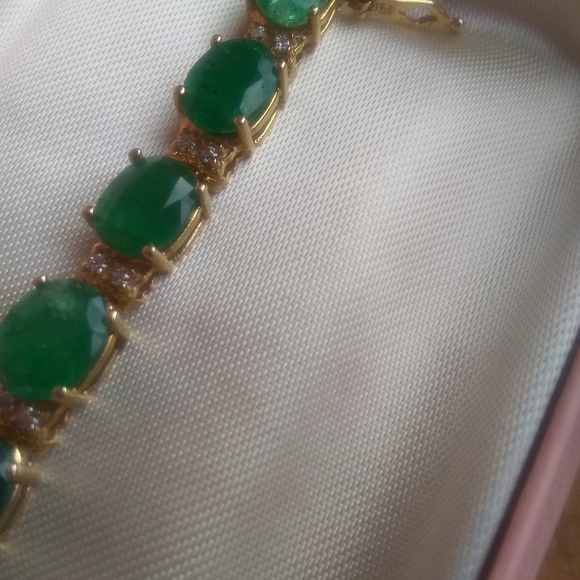 14KT Y/G 29CT Fabulous Emerald Diamond Bracelet - Picture 15 of 17